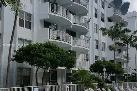 488 NW 165th St Rd # 414, Miami FL 33169