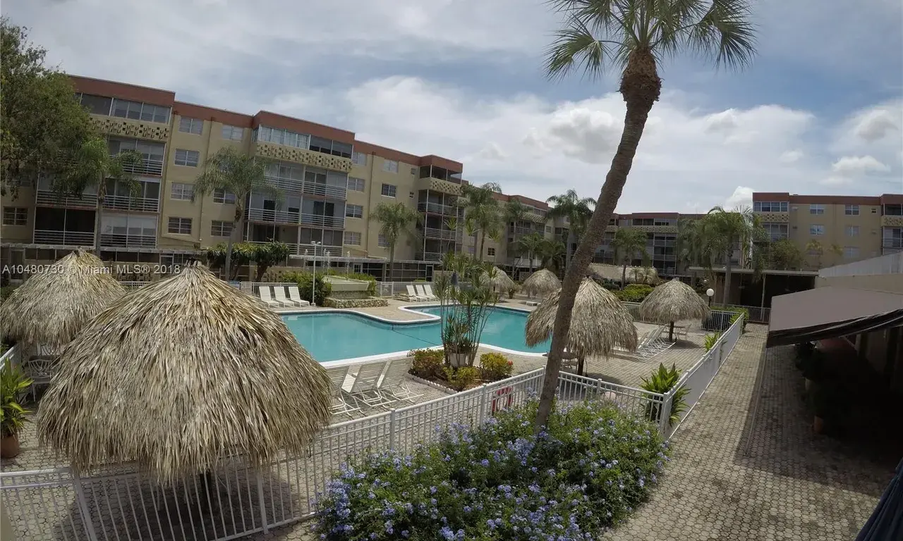 2 bedroom 2 bath Residential Lease for rent at 406 NW 68th Ave # 526, Plantation FL 33317