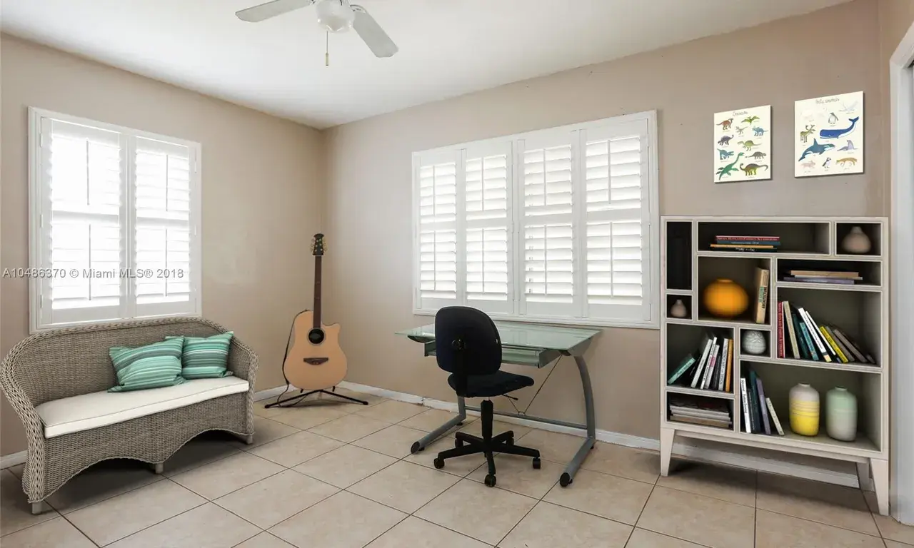 736 Hollywood Blvd, Hollywood FL 33019