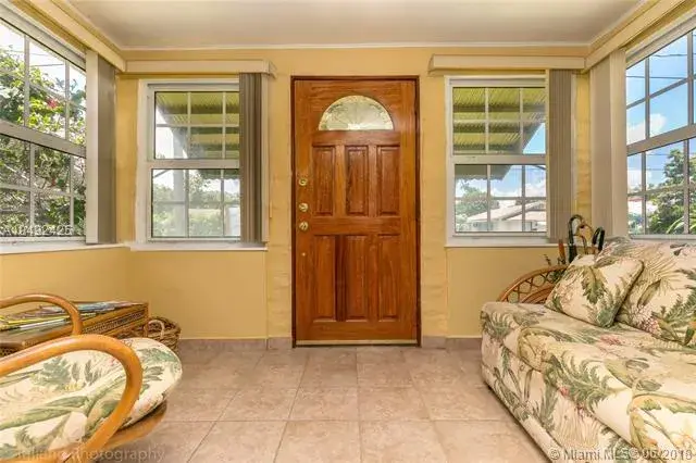 76 NW 33rd St, Miami FL 33127