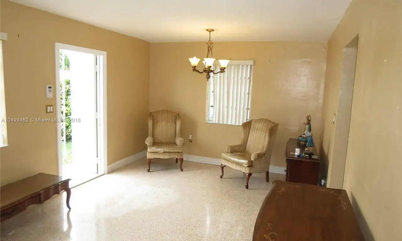 8761 SW 34th St, Miami FL 33165