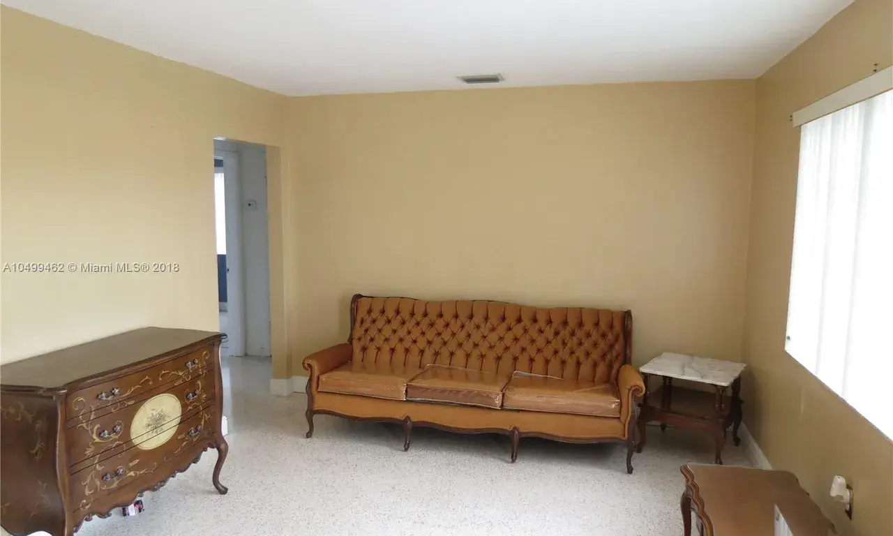 8761 SW 34th St, Miami FL 33165