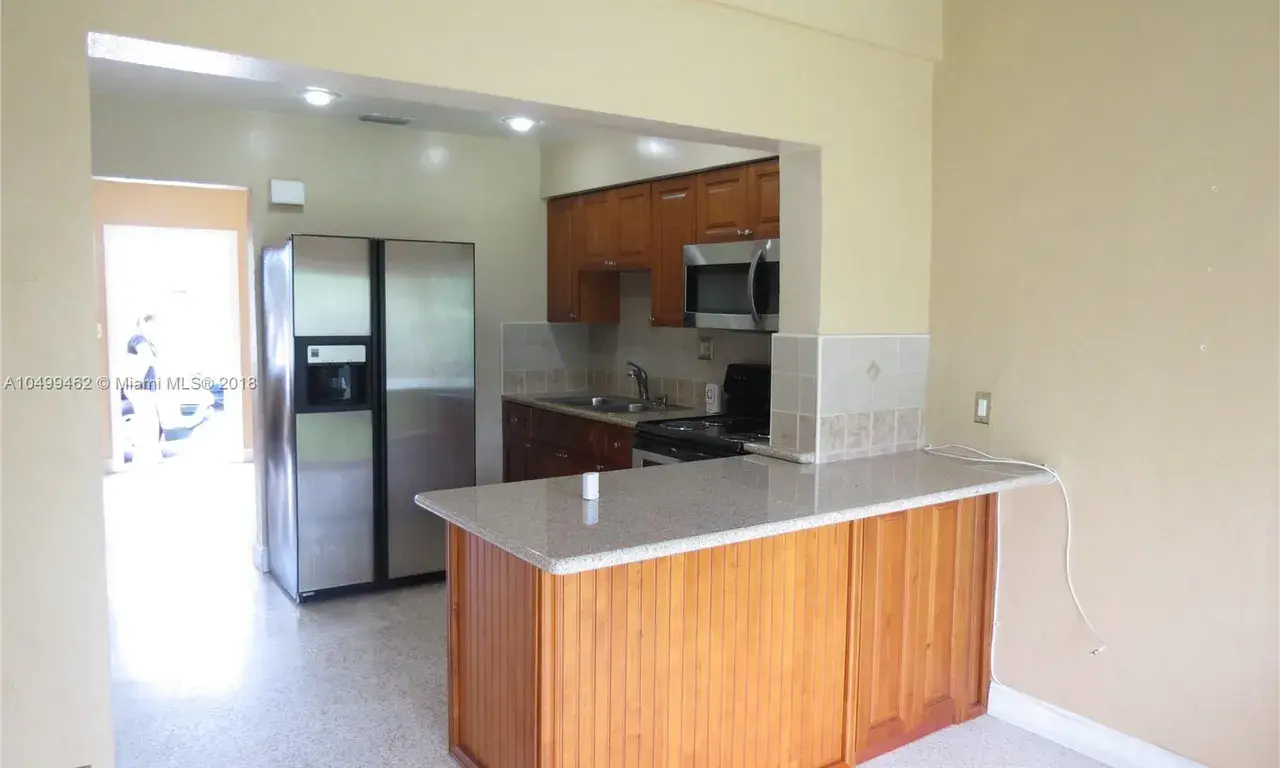 8761 SW 34th St, Miami FL 33165