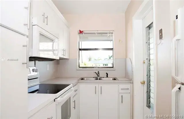 270 Layne Blvd # 305, Hallandale Beach FL 33009
