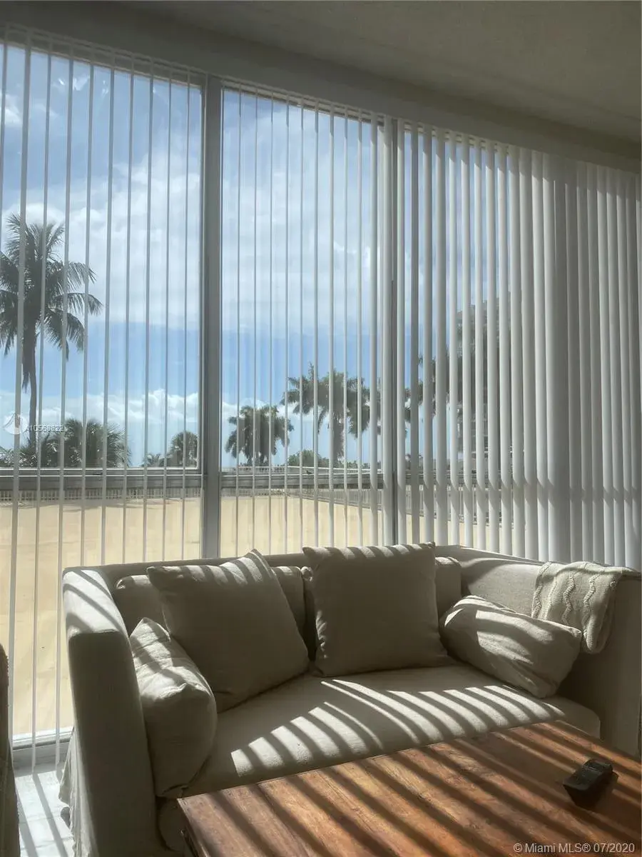 881 Ocean Dr, Key Biscayne FL 33149
