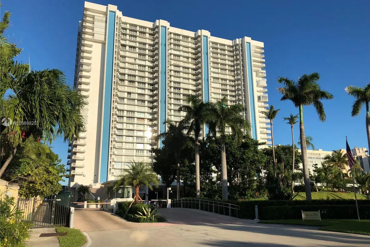 881 Ocean Dr, Key Biscayne FL 33149