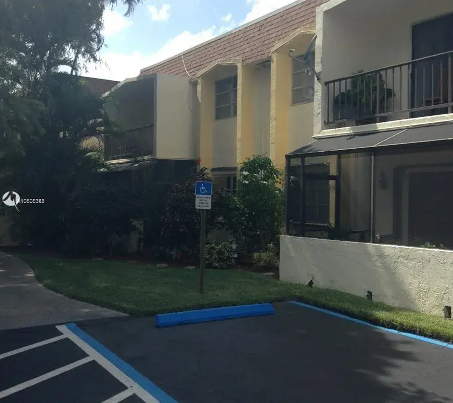 7823 Miller Dr # C206, Miami FL 33155