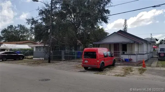 1932 NW 18th Ter, Miami FL 33125