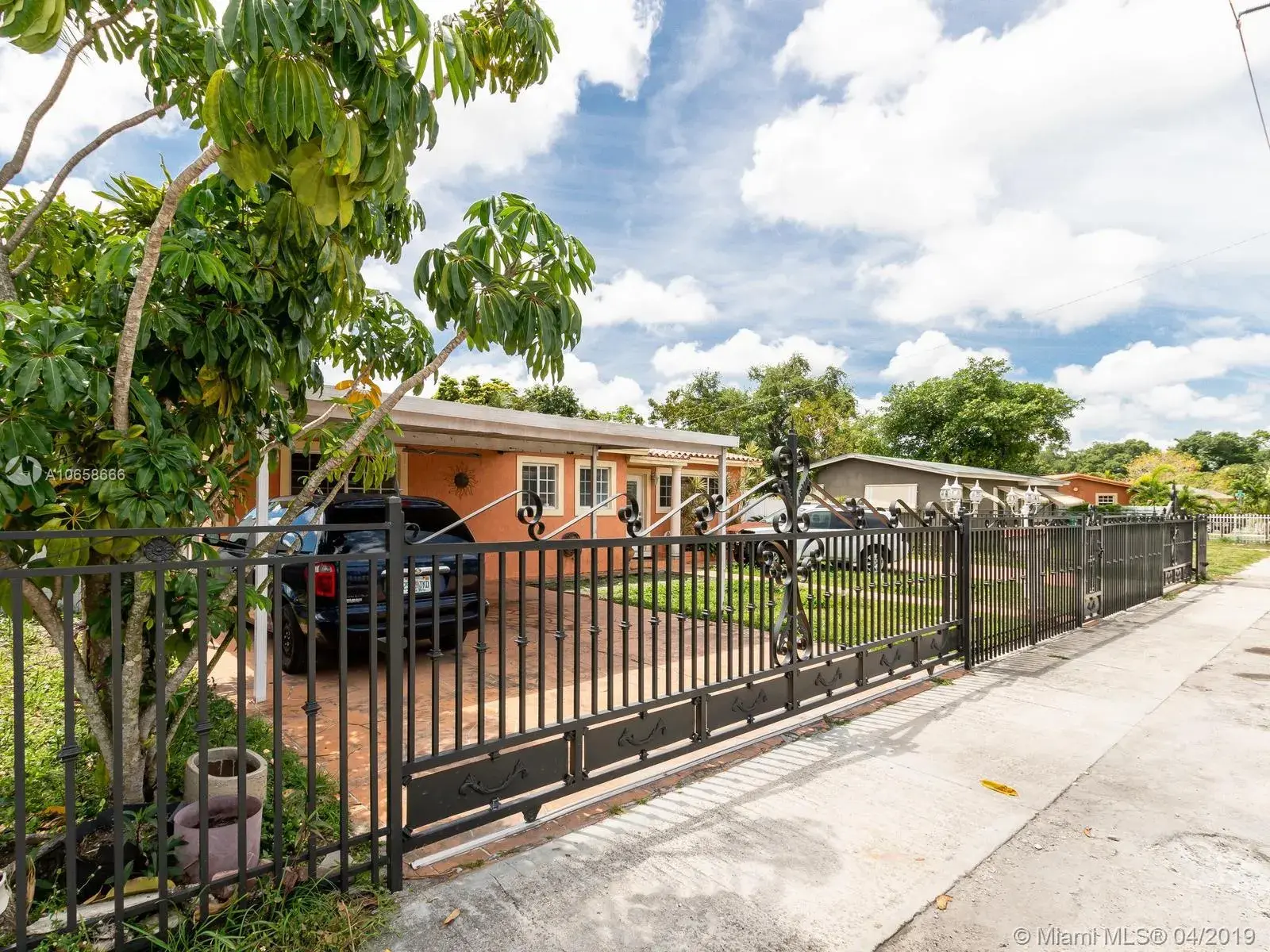 3060 NW 88th St, Miami FL 33147
