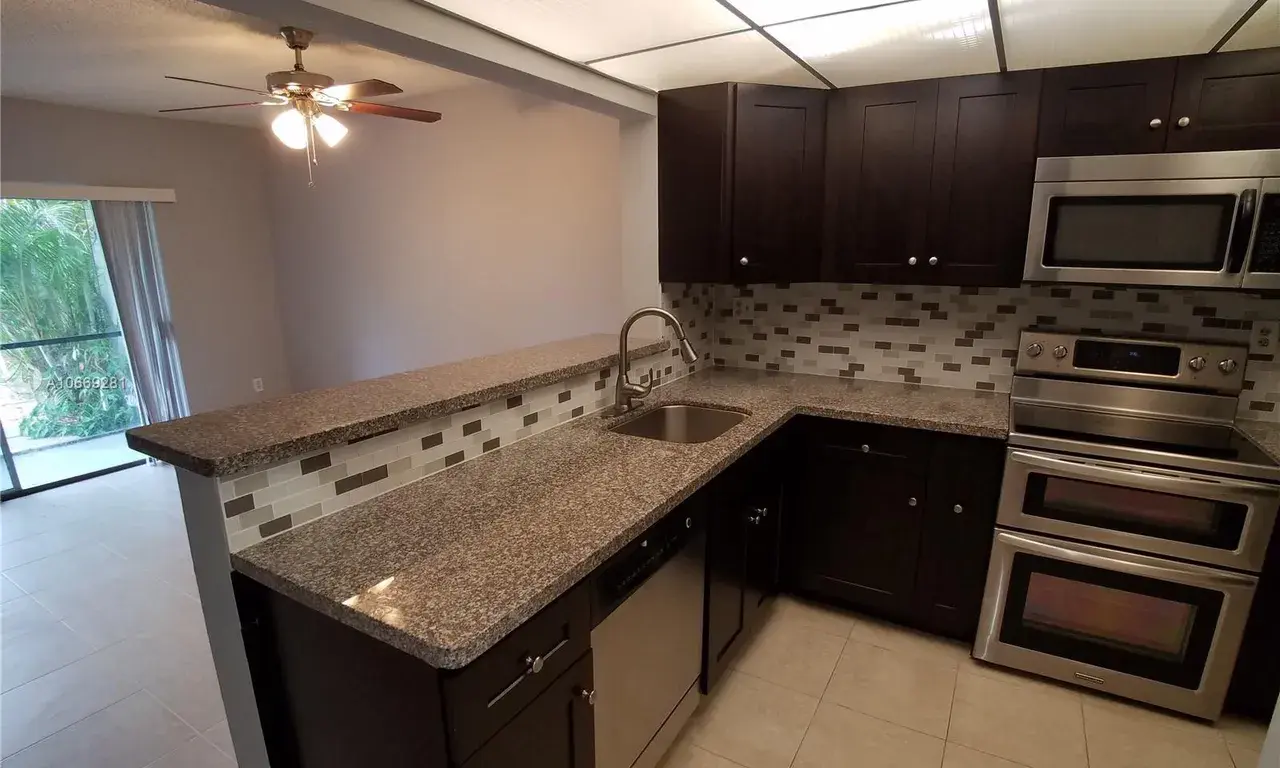 9050 NW 28th St # 114, Coral Springs FL 33065