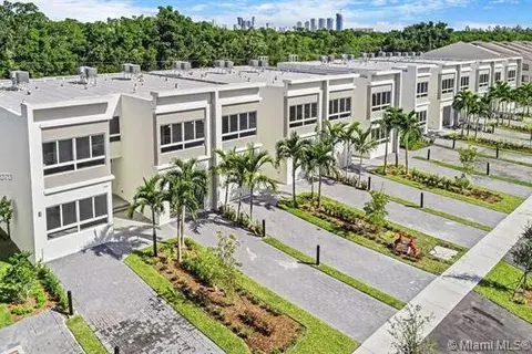 2463 NE 135th St, North Miami FL 33181
