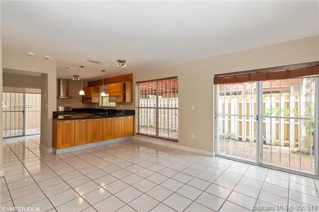 8666 NW 2nd St, Miami FL 33126