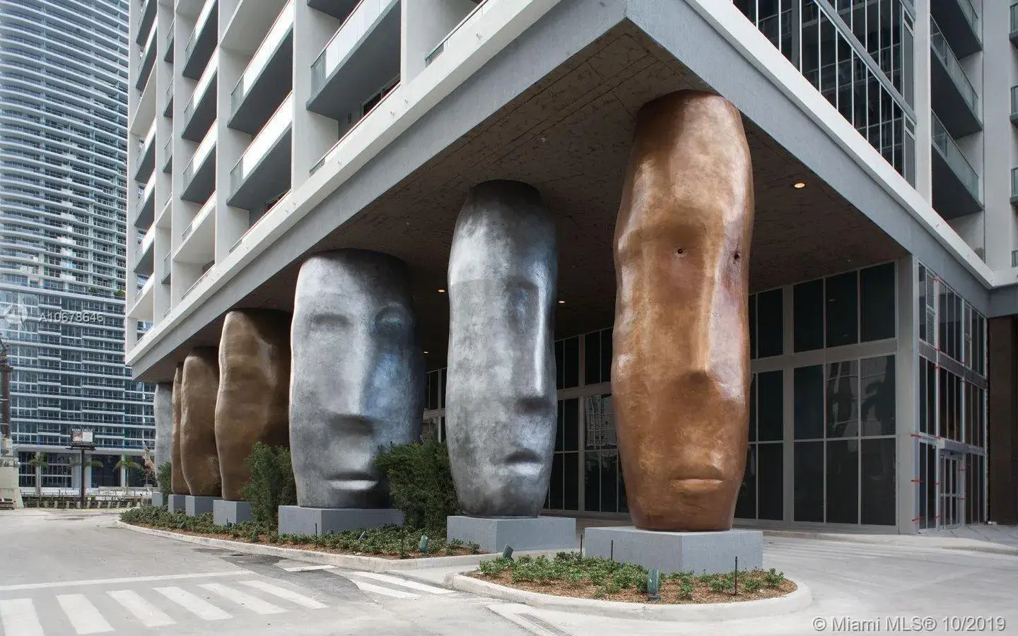 2 bedroom 2 bath Residential for sale at 495 Brickell Ave # 4004, Miami FL 33131