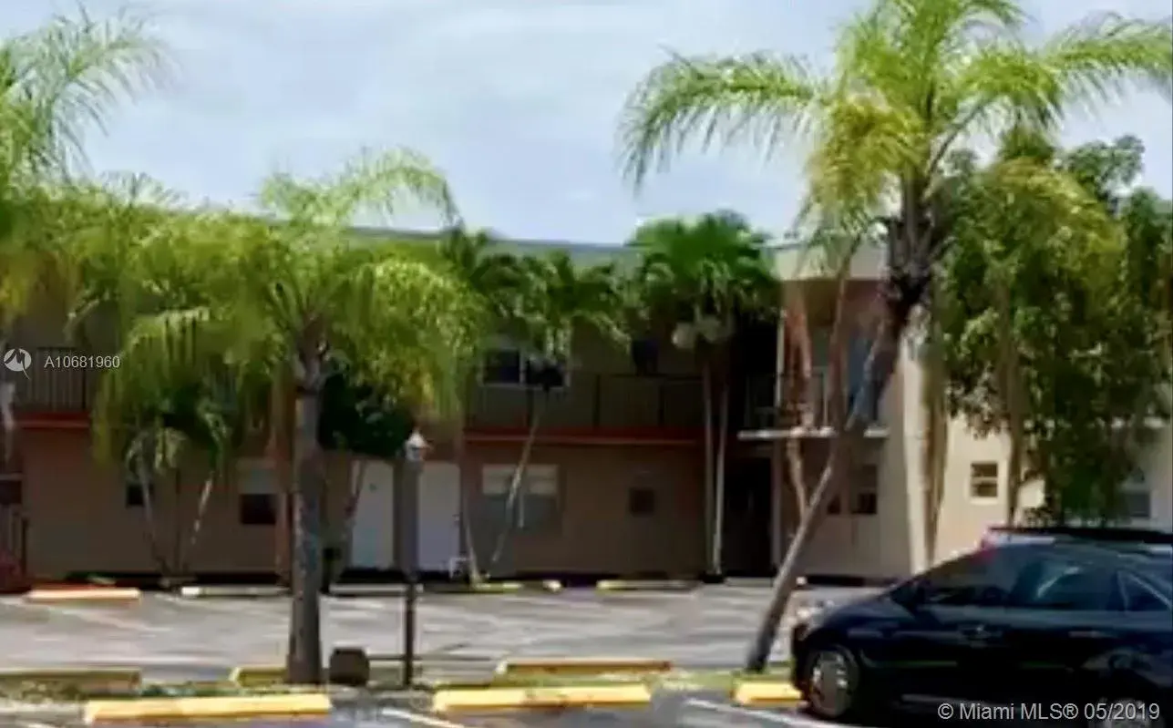 1 bedroom 1 bath Residential for sale at 30 SE 4th Ave # 207, Hallandale Beach FL 33009