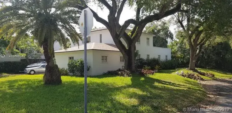 6 bedroom 7 bath Residential for sale at 3401 Halissee St, Miami FL 33133