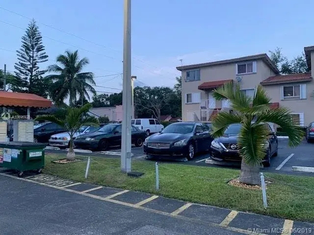 1618 NW 38th St, Miami FL 33142
