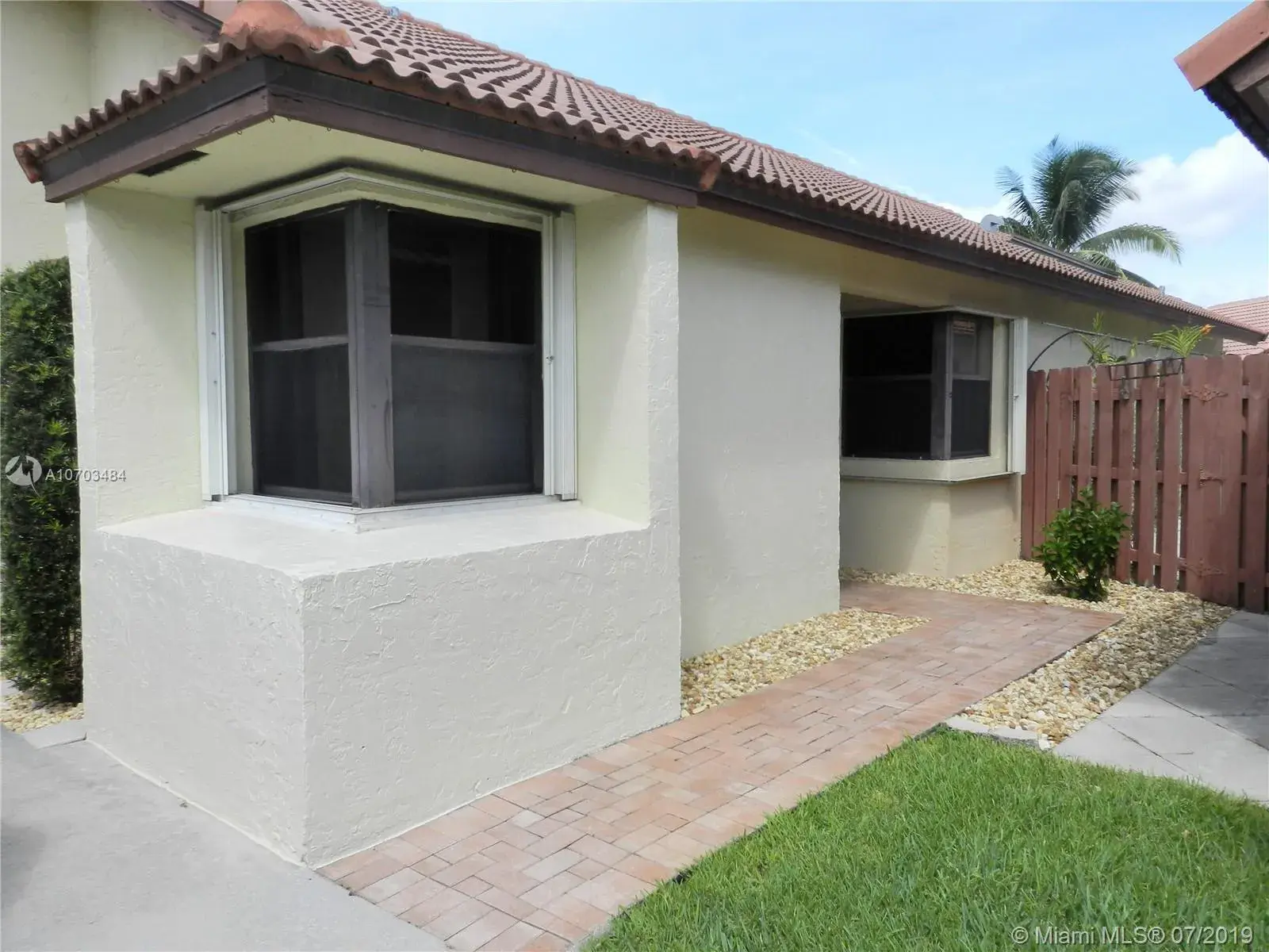 700 SW 113th Ave, Pembroke Pines FL 33025