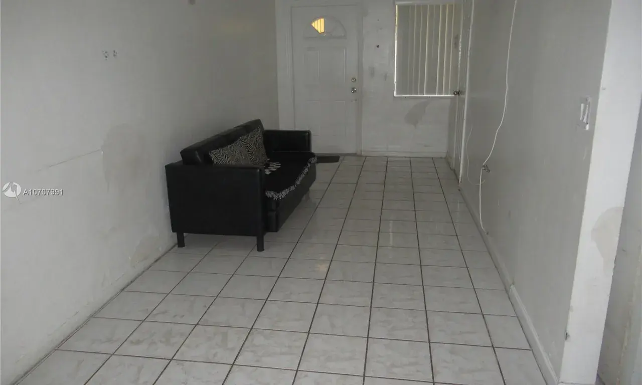 1 bedroom 1 bath Residential for sale at 280 SW 11th Ave # 8, Hallandale Beach FL 33009