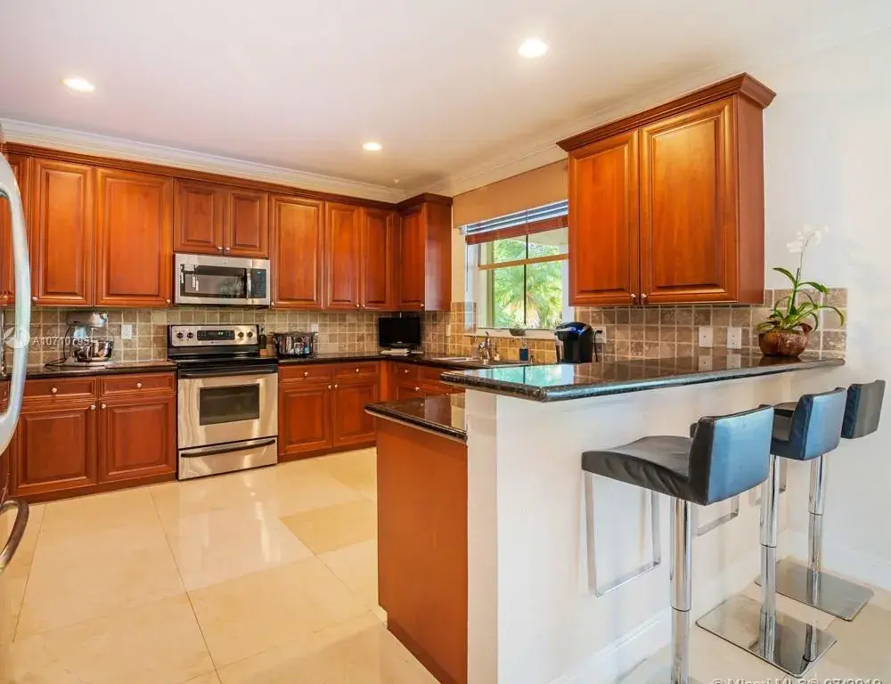 1879 Hidden Trail Ln, Weston FL 33327