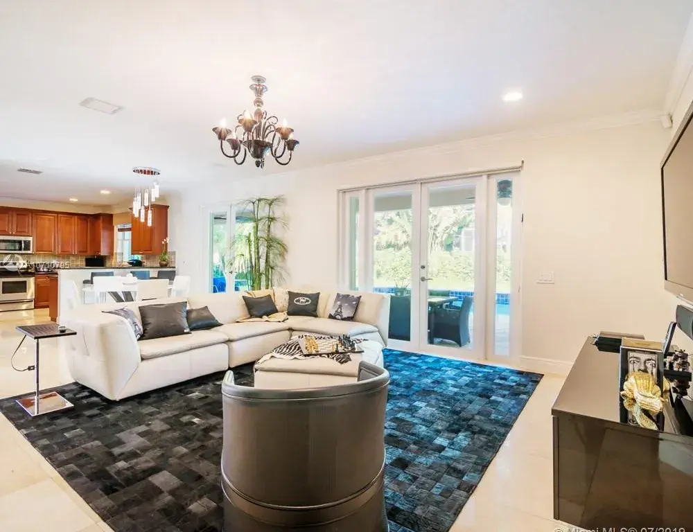 1879 Hidden Trail Ln, Weston FL 33327