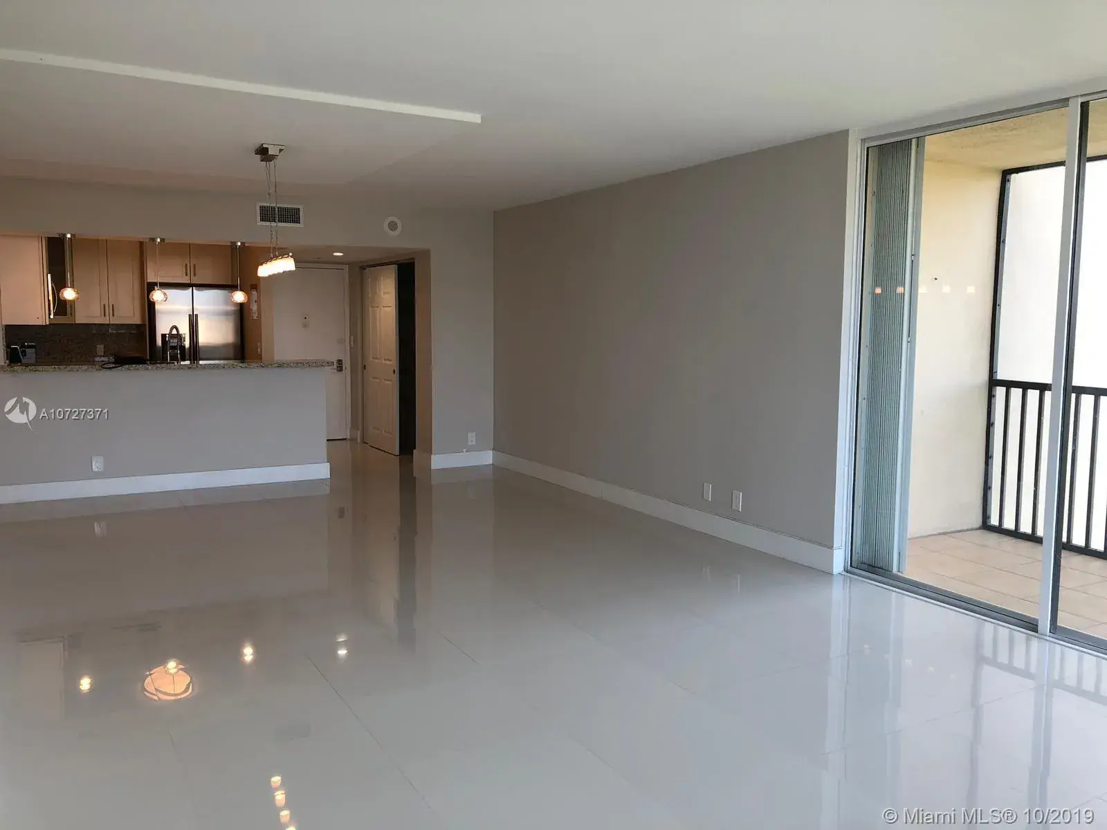 2 bedroom 2 bath Residential for sale at 20335 W Country Club Dr # 909, Aventura FL 33180