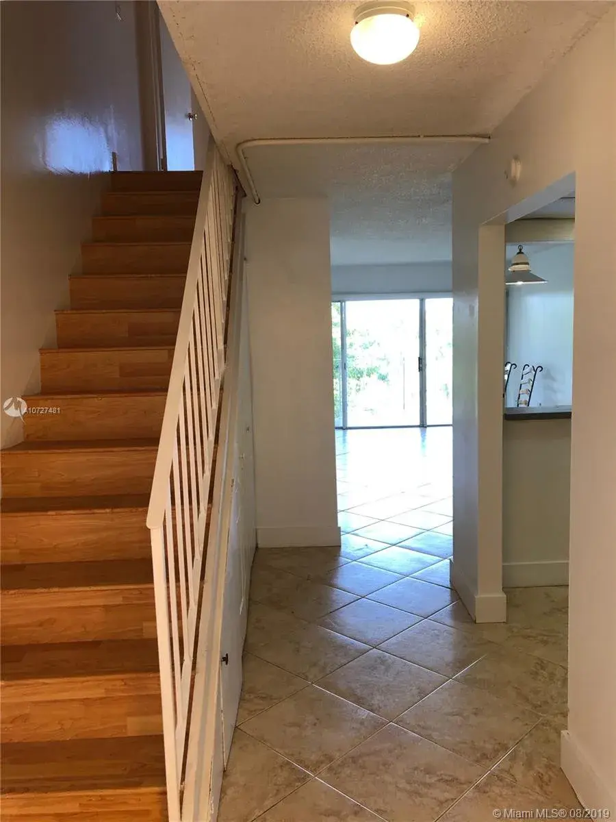 1 bedroom 1 bath Residential for sale at 9351 Fontainebleau Blvd # B424, Miami FL 33172
