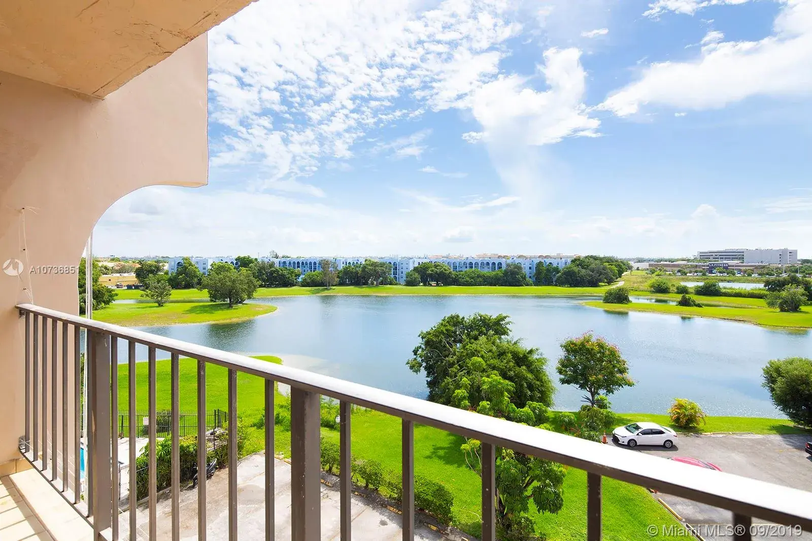 1 bedroom 1 bath Residential for sale at 9682 Fontainebleau Blvd # 602, Miami FL 33172
