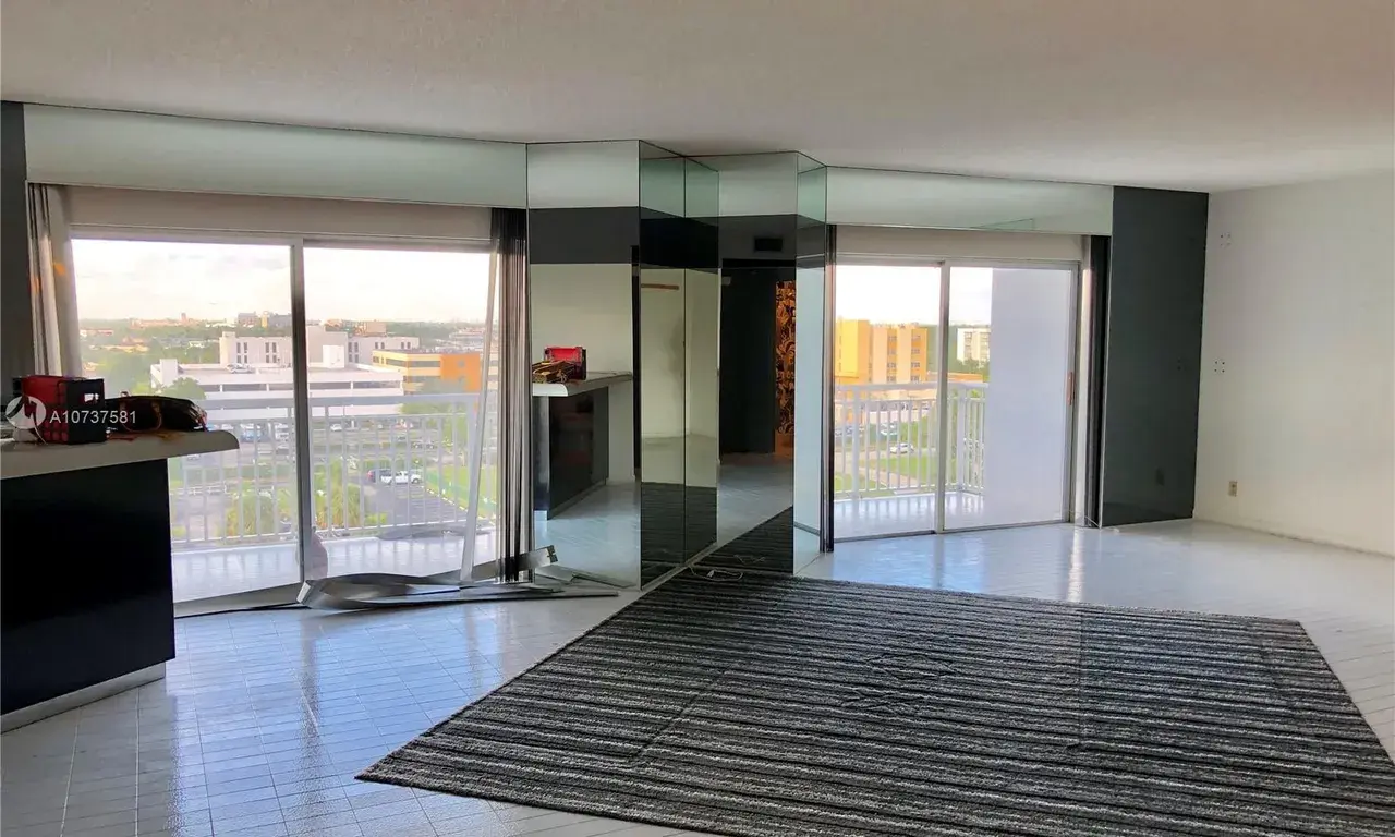3 bedroom 2 bath Residential for sale at 3800 Hillcrest Dr # 907, Hollywood FL 33021