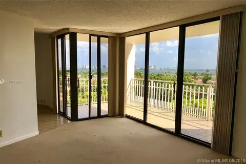 1000 Quayside Ter # 708, Miami FL 33138