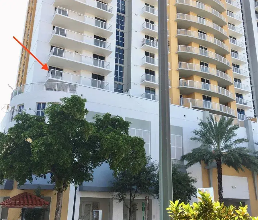 2 bedroom 2 bath Residential Lease for rent at 900 SW 8th St # 603, Miami FL 33130