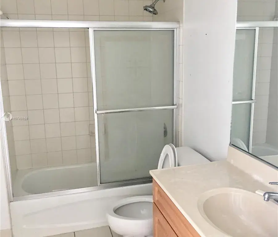 900 SW 8th St # 603, Miami FL 33130