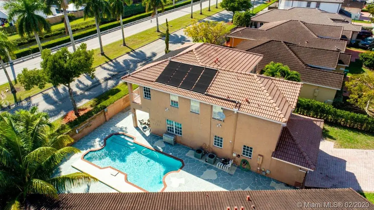 4 bedroom 3 bath Residential for sale at 15422 SW 41st Ter, Miami FL 33185