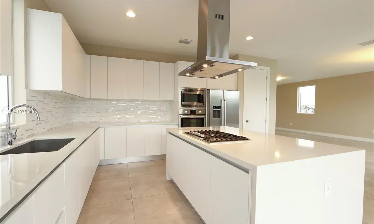9710 NW 74th Ter, Doral FL 33178