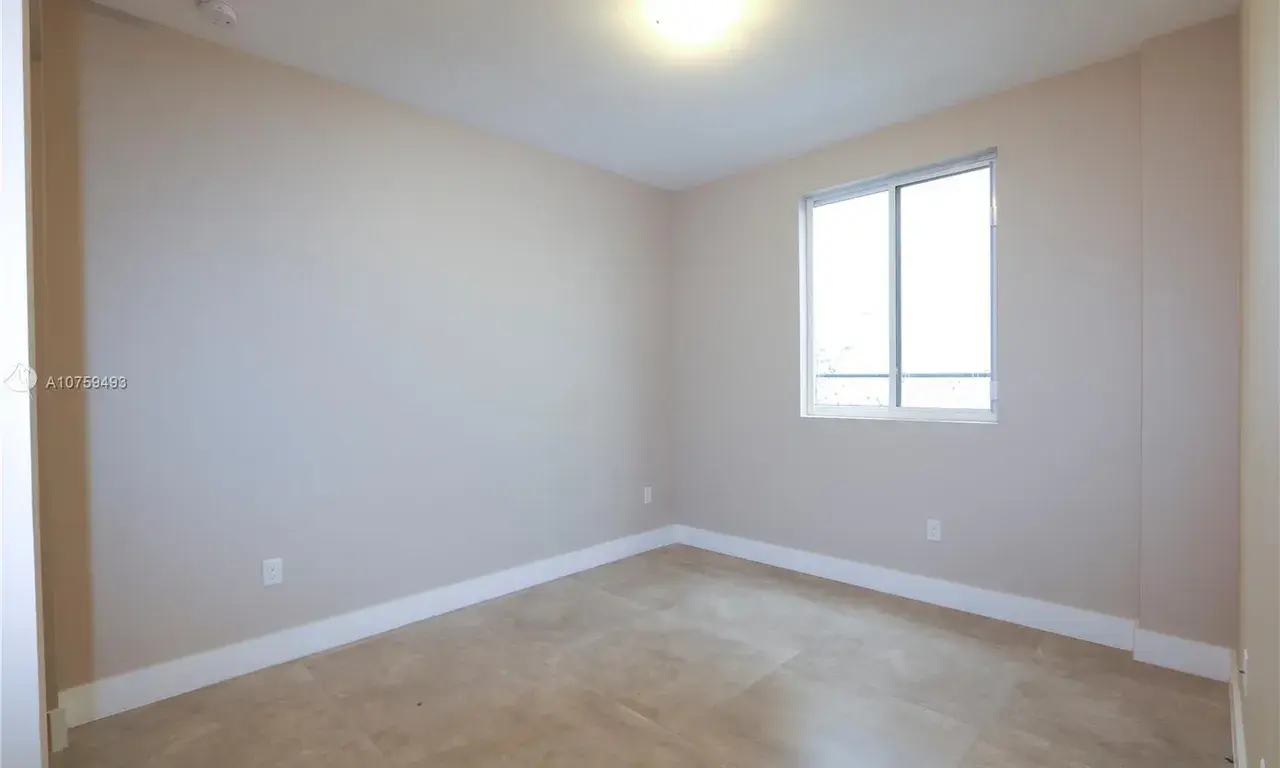 9710 NW 74th Ter, Doral FL 33178