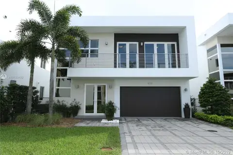 9710 NW 74th Ter, Doral FL 33178
