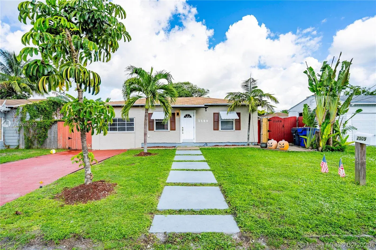 2 bedroom 1 bath Residential for sale at 2509 Grant St, Hollywood FL 33020