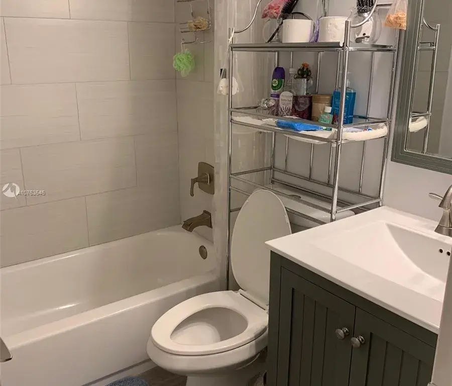 200 Berkley Rd # 124, Hollywood FL 33024