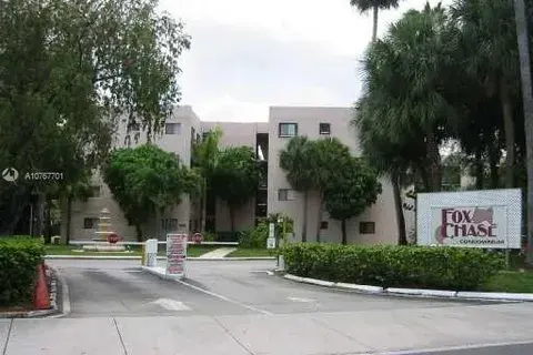 8625 NW 8th St # 114, Miami FL 33126