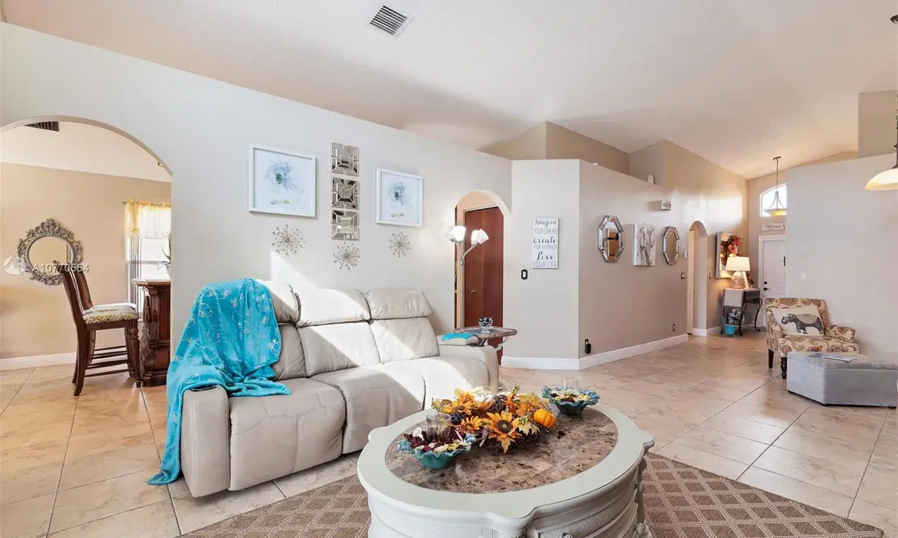 18688 SW 16th St, Pembroke Pines FL 33029
