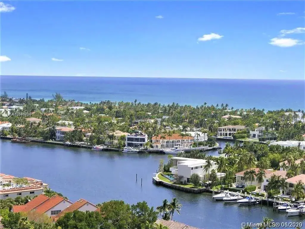2 bedroom 3 bath Residential for sale at 19400 Turnberry Way # 2032, Aventura FL 33180