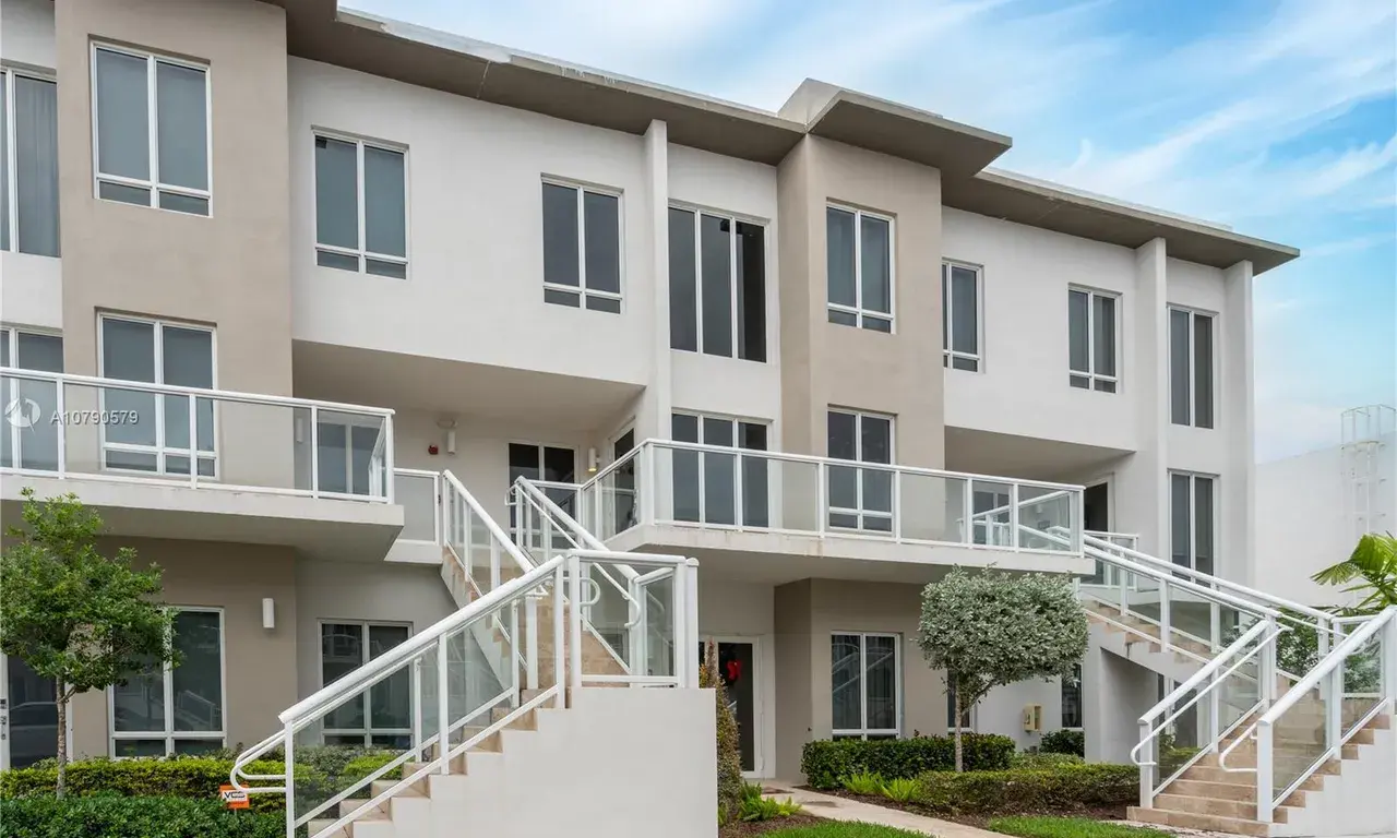 3 bedroom 2 bath Residential Lease for rent at 10245 NW 63rd Ter # 208, Doral FL 33178