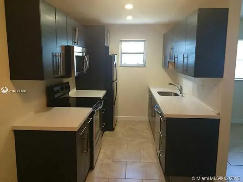 1 bedroom 1 bath Residential for sale at 1824 Monroe St # 1, Hollywood FL 33020