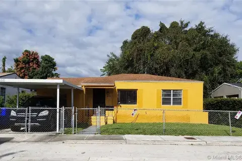 231 NW 44th St, Miami FL 33127