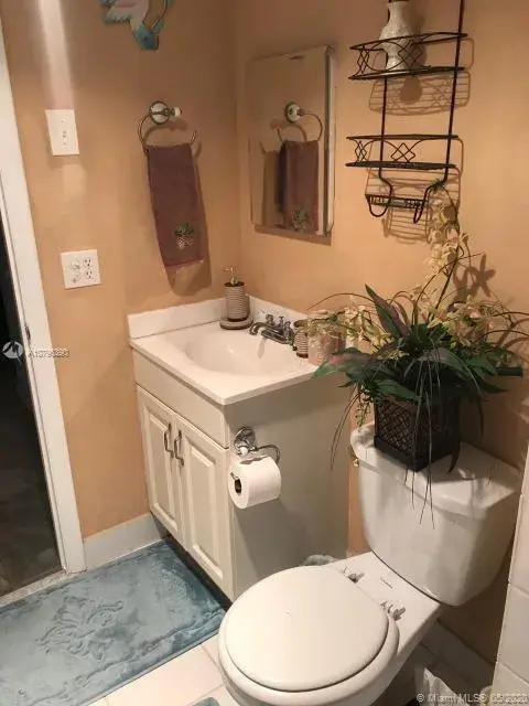 301 Cambridge Rd # 302, Hollywood FL 33024