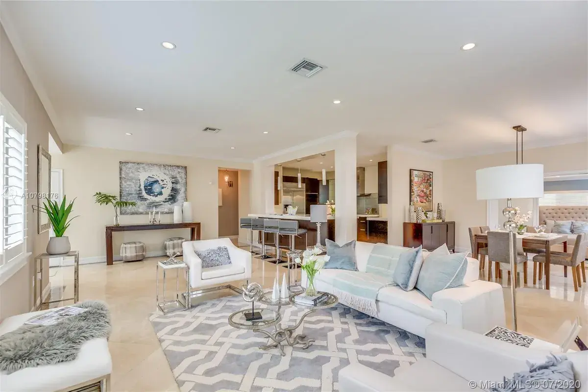 4323 N Bay Rd, Miami Beach FL 33140