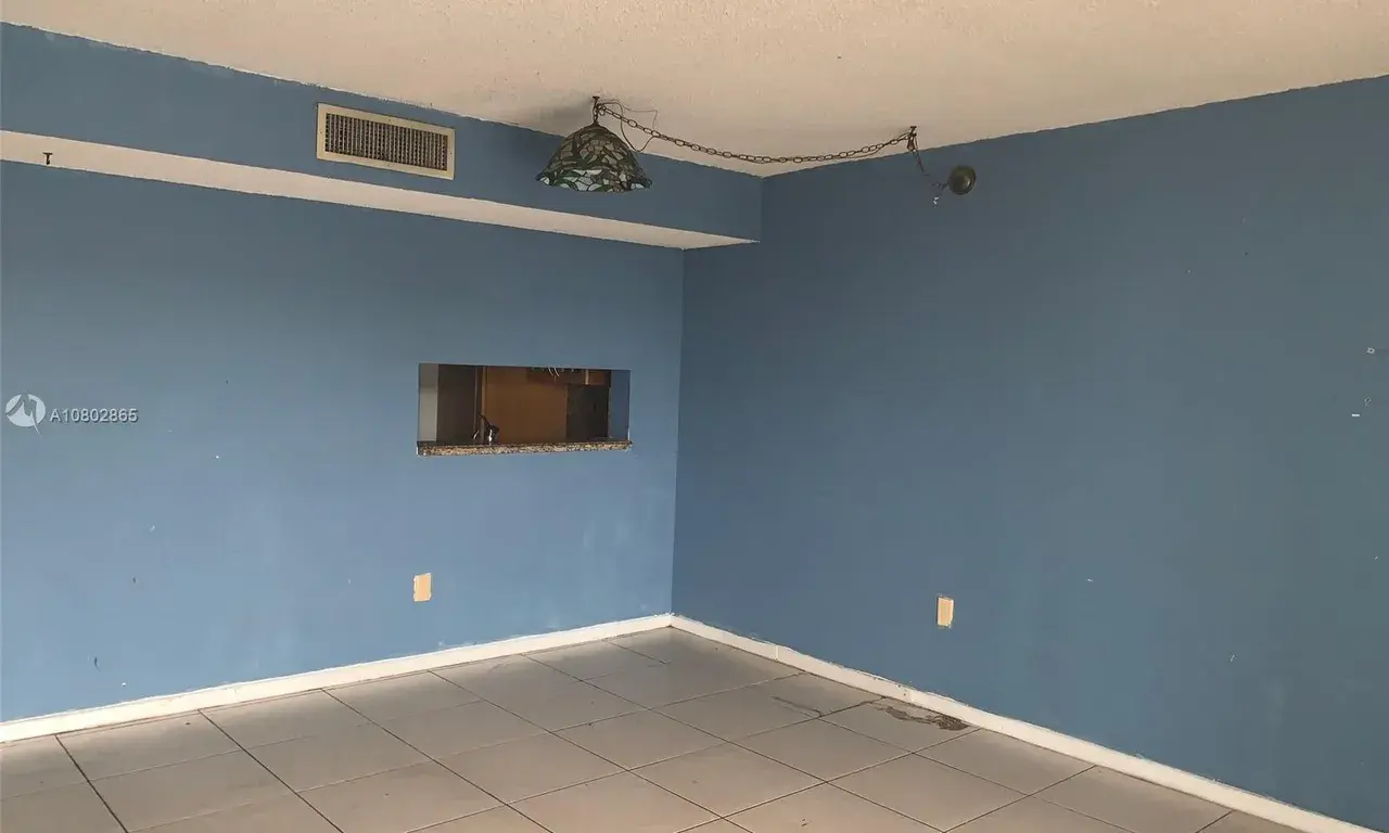 8615 NW 8th St # 224, Miami FL 33126