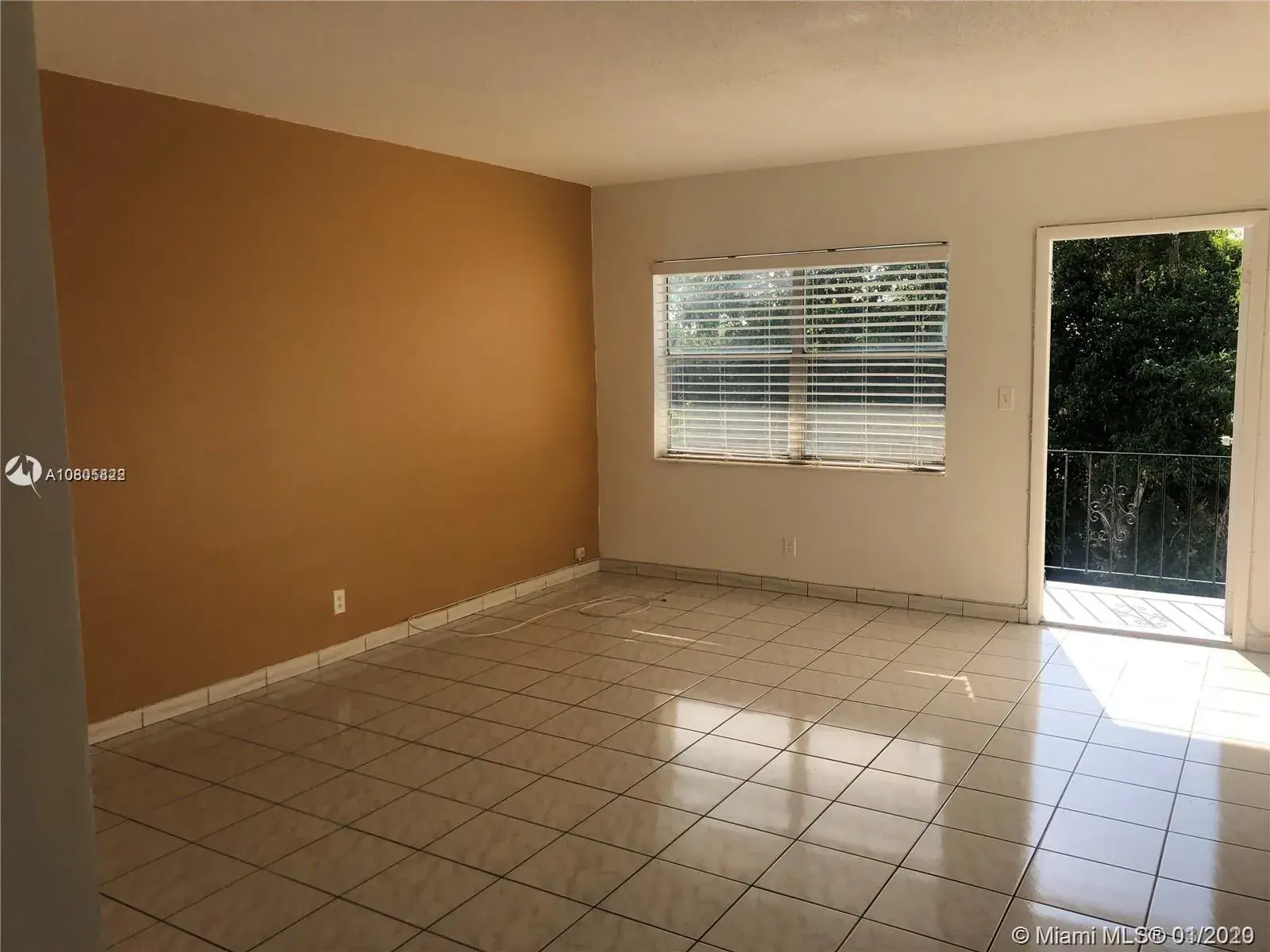 1 bedroom 1 bath Residential for sale at 2420 Johnson St # 303, Hollywood FL 33020