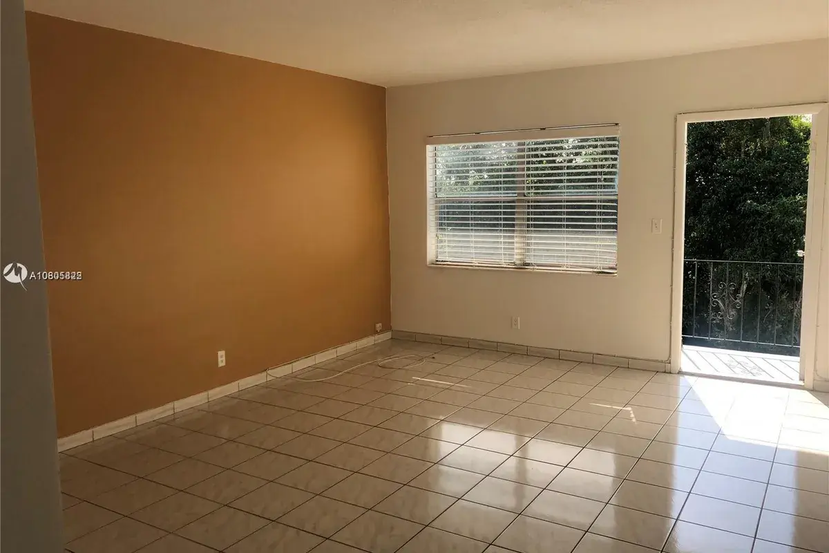 2420 Johnson St # 303, Hollywood FL 33020
