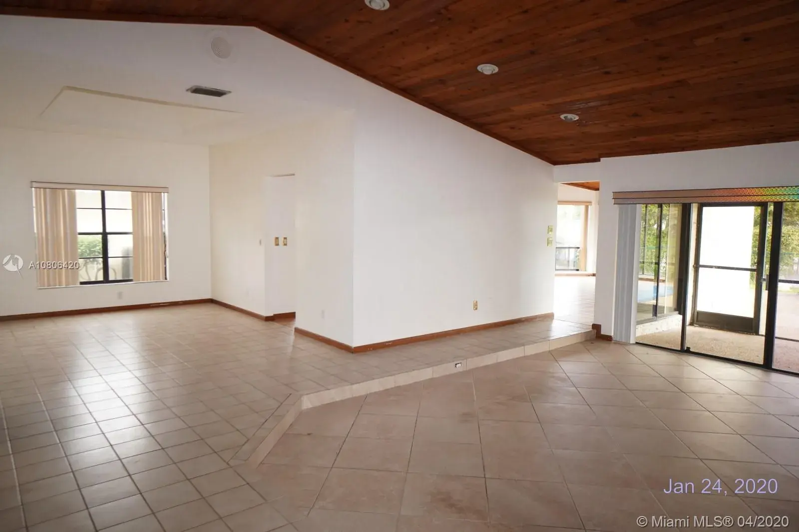 653 NW 110th Ave, Coral Springs FL 33071