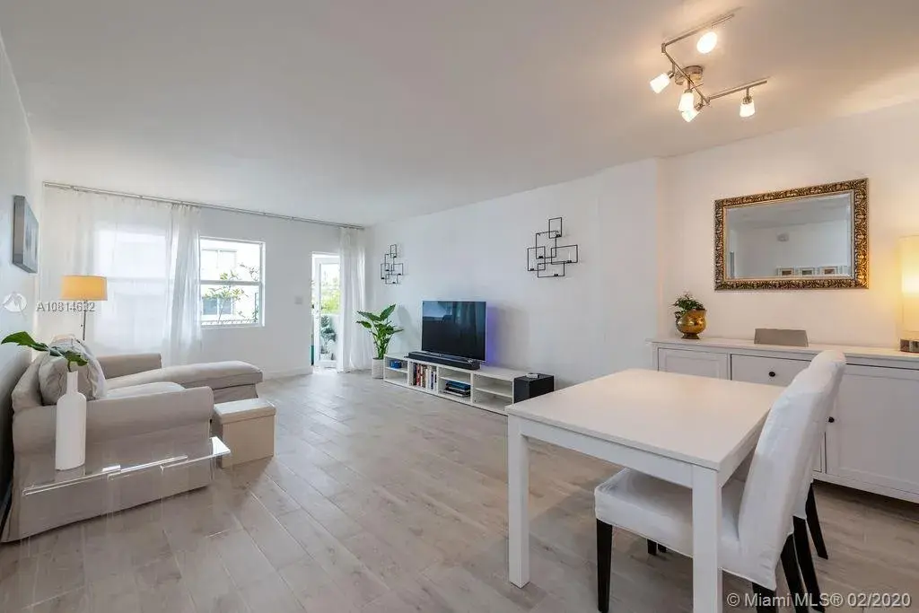 1 bedroom 1 bath Residential for sale at 1130 11th St # 4D, Miami Beach FL 33139